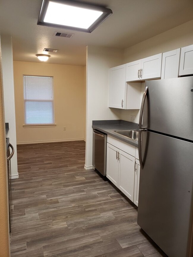 Building Photo - Spacious NISD home