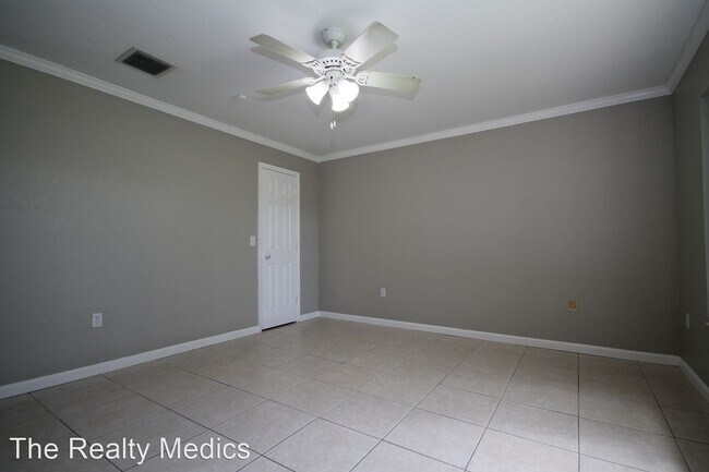Building Photo - 3 br, 2 bath House - 1111 Tivoli Dr