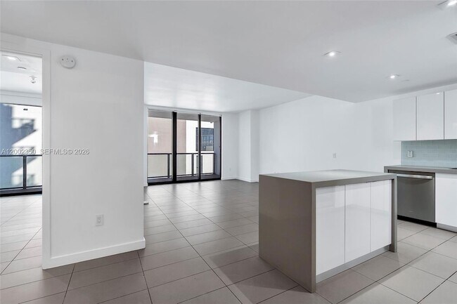 Building Photo - 1600 NE 1st Ave