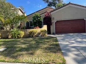 Building Photo - 848 Calle de Arboles