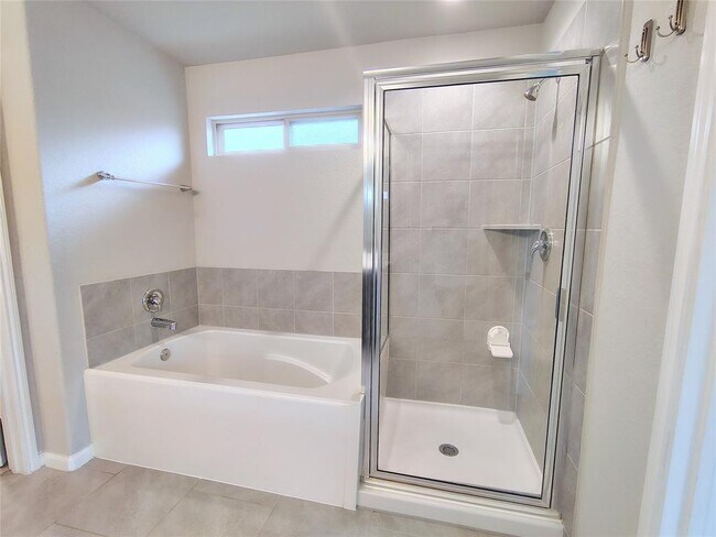 Building Photo - 18315 Pin Oak Lake Dr