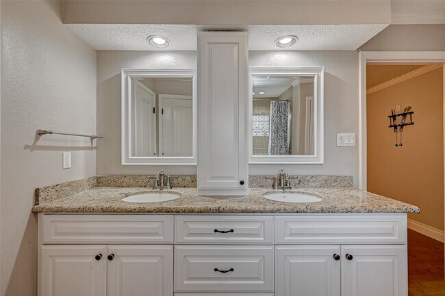 Building Photo - 4623 Birch Cove