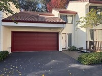Building Photo - Santa Cruz Townhome Near UCSC!