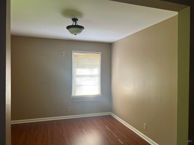 Building Photo - 3915 Elnora Dr