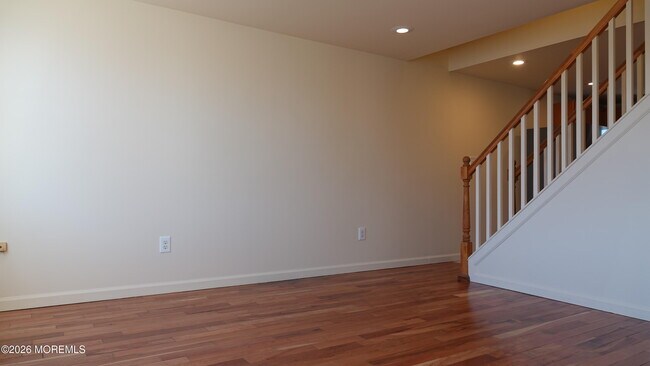 Building Photo - 20 Main St