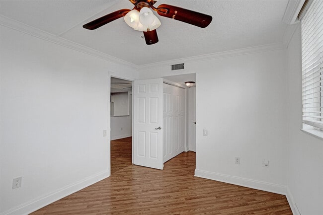 Building Photo - 9351 Lime Bay Blvd