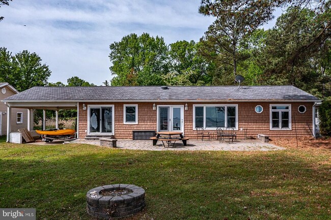 Building Photo - 627 Popes Creek Ave