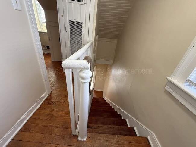 Building Photo - 604 Caroline St