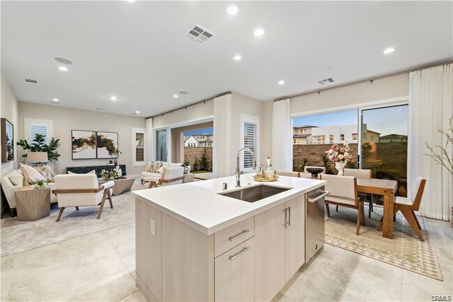 Building Photo - 220 Burwood