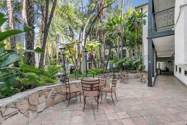 Building Photo - Vanllee