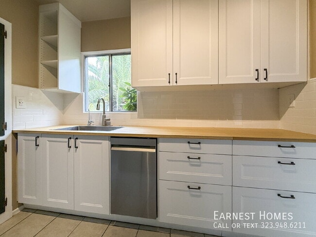 Building Photo - 1401 Dartmouth Dr