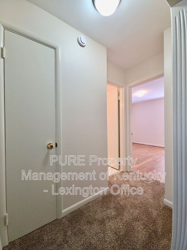 Building Photo - 114 Greenbrier Road