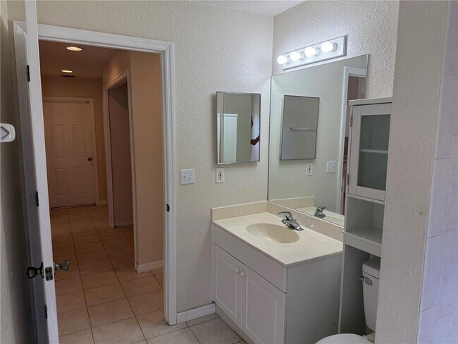 Building Photo - 2018 SW 30th St