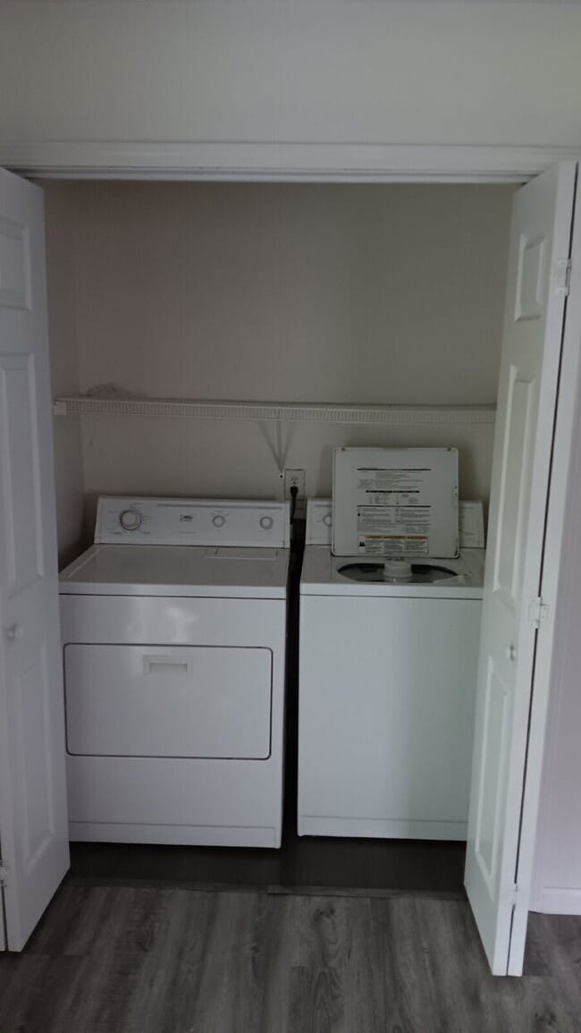 Building Photo - 3BR, 2.5BA end unit available August 1, 2025