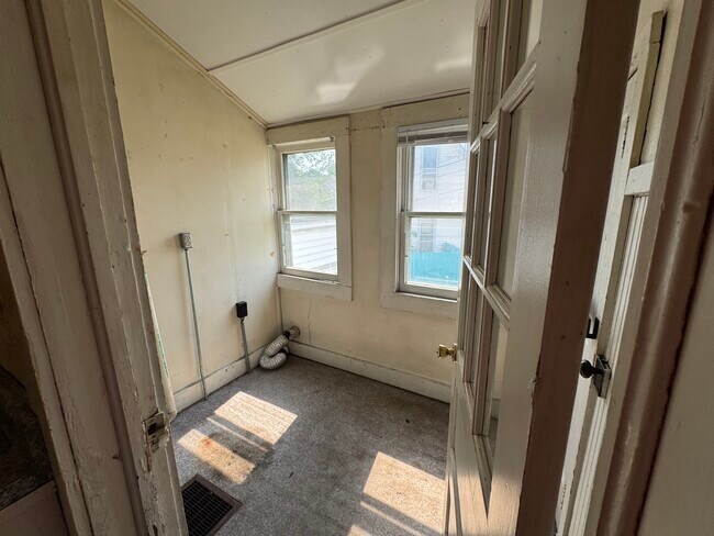Building Photo - 204 N Fort Wayne Ave