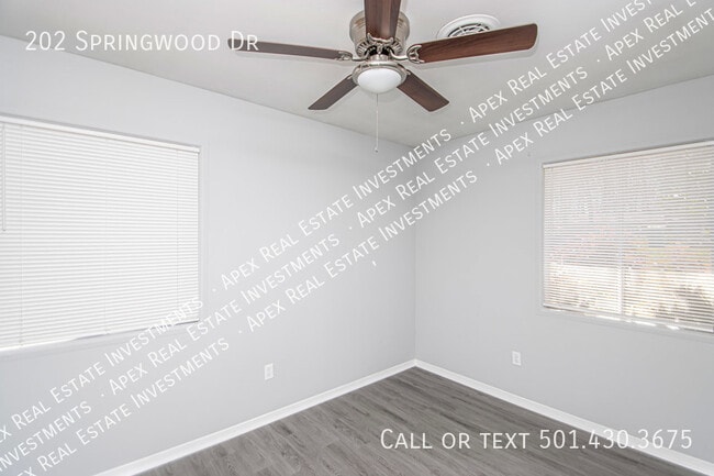 Building Photo - 202 Springwood Dr