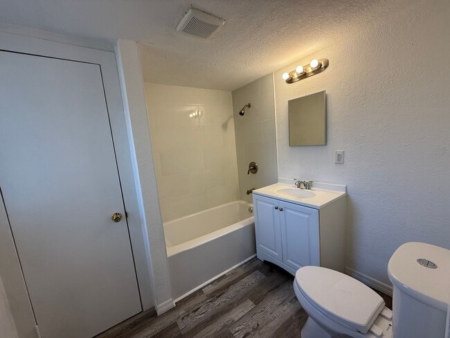 Building Photo - Charming 3 bedroom 1 bath country home located on 1.16 acres