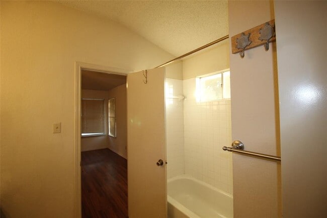 Building Photo - 8622 Piney Creek Bend