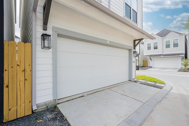 Building Photo - 8402 Berry Grn Ln