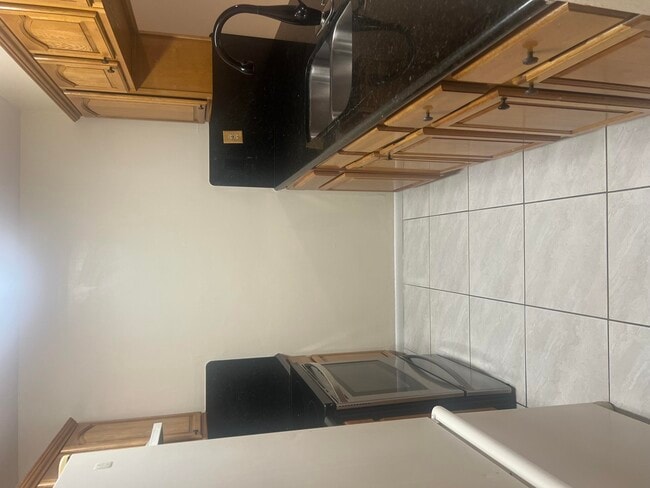 Building Photo - 2073 E Bond Dr