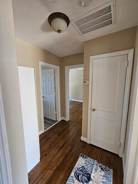 Building Photo - 1780 Crestridge Dr SE