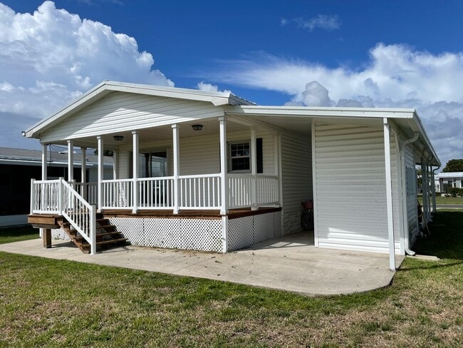 Building Photo - Lovely 2 bedroom 2 bath Annual Rental  hom...