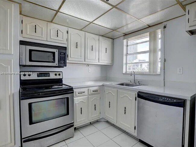 Building Photo - 1345 West Ave