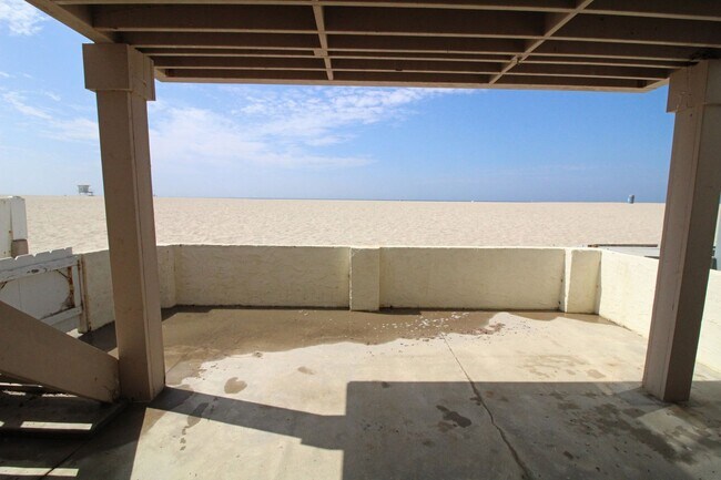 Building Photo - Oceanfront Silverstrand | 4 Bedroom + 3 Ba...