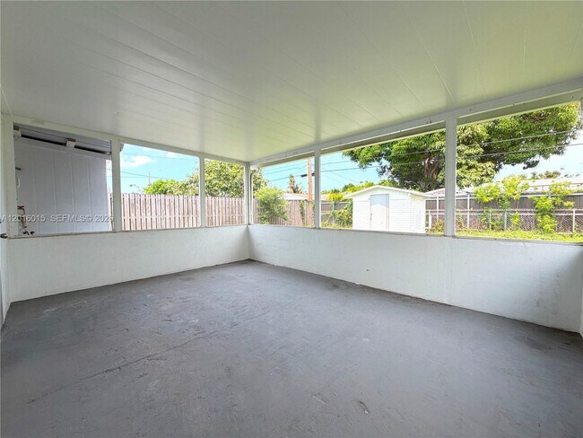 Building Photo - 1740 SW 47th Ave