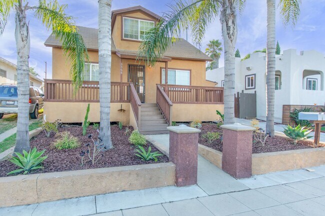 Building Photo - Refreshed + Bright 2 Bed/1 Bath in the Heart of North Park!
