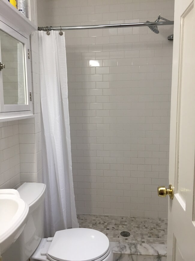 Building Photo - 10 Snows Ct NW