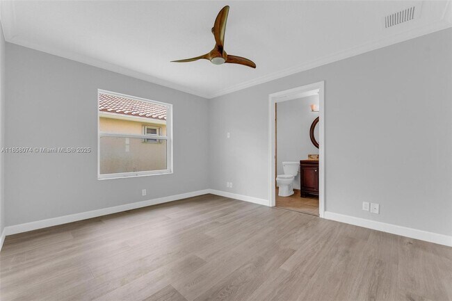 Building Photo - 2715 Edgewater Ct