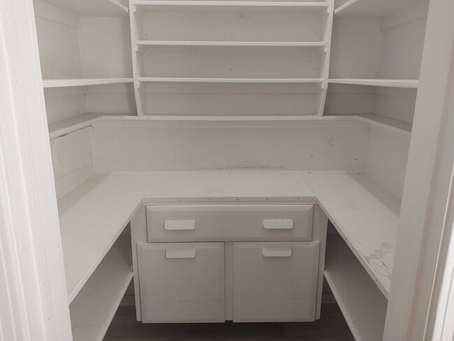 Building Photo - 1303 S Summit St