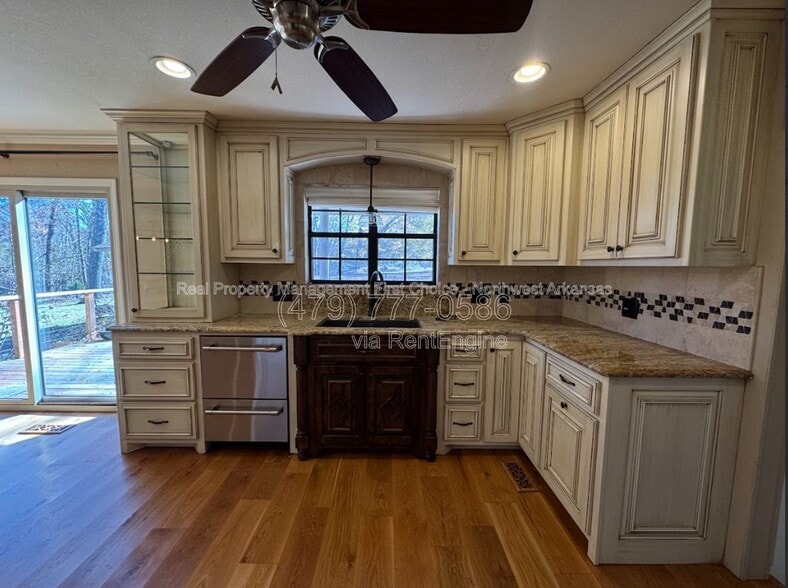 Building Photo - 23 N Howard Pl