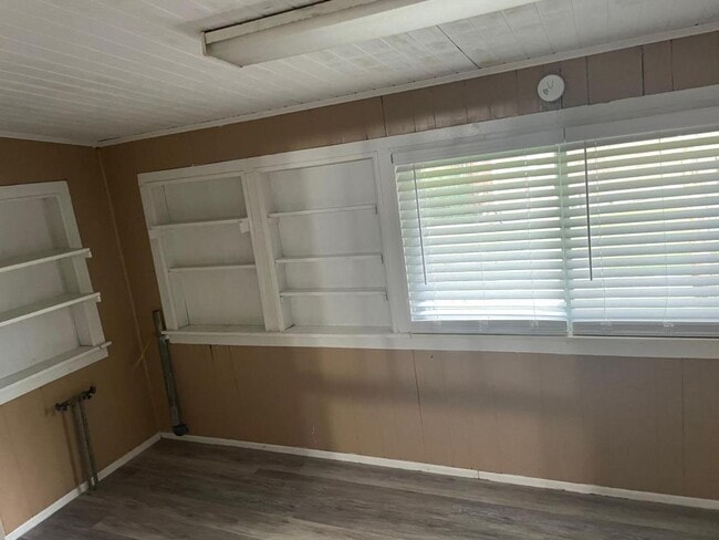 Building Photo - 525 Meadowbrook Ave