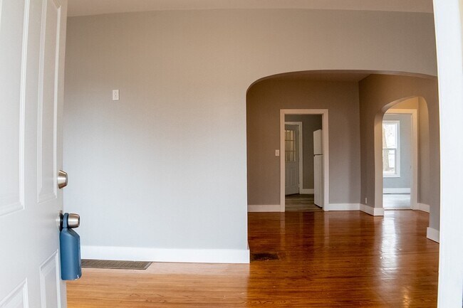 Building Photo - 1207 N Walnut St