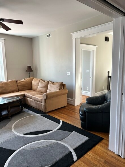 Living Room - 6123 Waterman Blvd