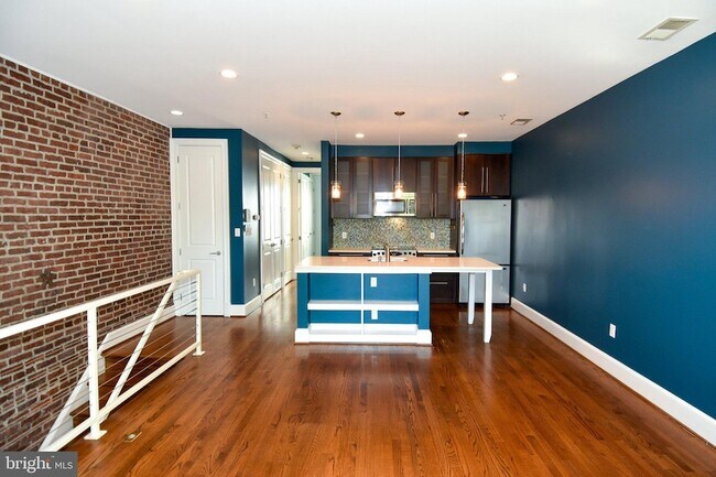 Building Photo - 1316 9th St NW