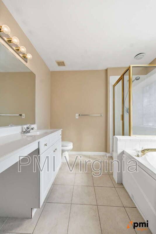 Building Photo - 1002 Nicklaus Dr