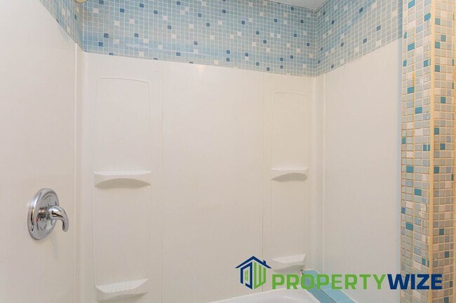 Building Photo - 7241 Holabird Avenue Apt B