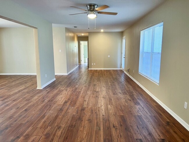 Building Photo - Pet Friendly 3BR/2BA NW Gainesville Home - Available mid-July!
