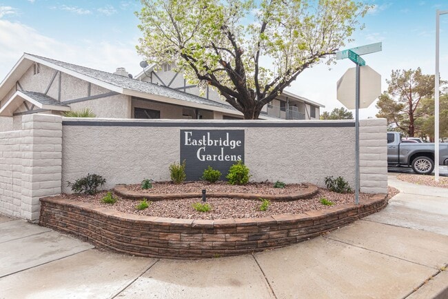 Building Photo - Renovated 2 bedroom furnished condo