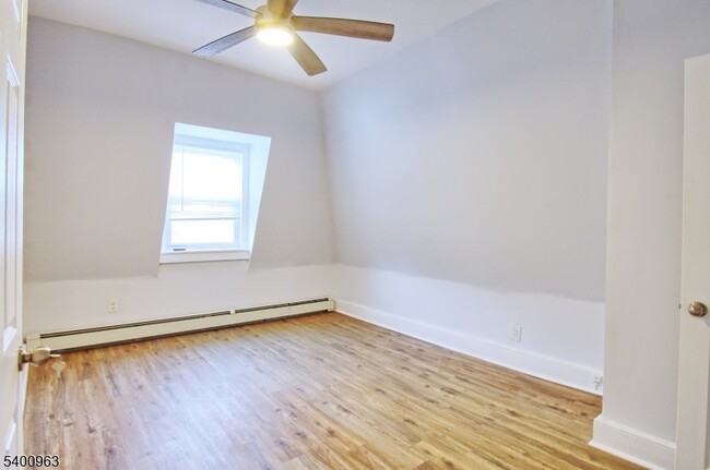 Building Photo - 1076 Fulton St