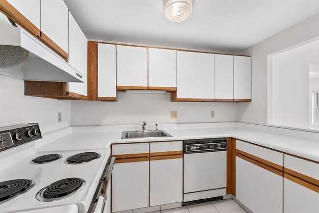 Building Photo - 1 Watermill Pl