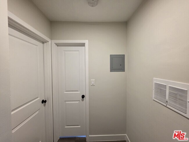 Building Photo - 1411 Innes Pl