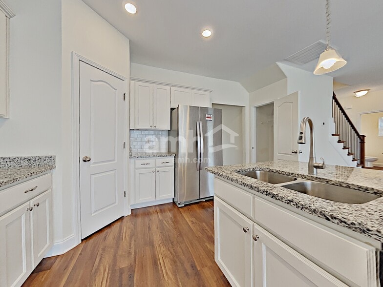 Building Photo - 9013 Ristau Dr