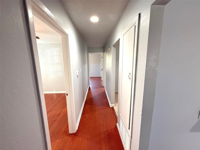 Building Photo - 2206 Eriksson St