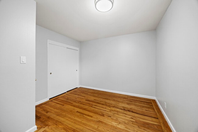 Building Photo - 837 Laurel Ave