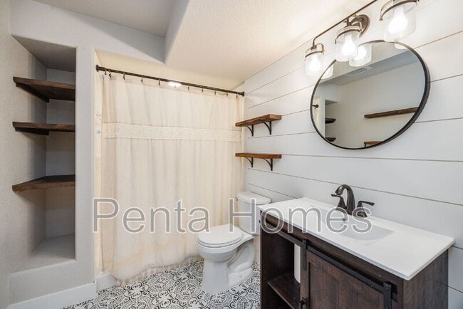 Building Photo - 660 Rock Rd