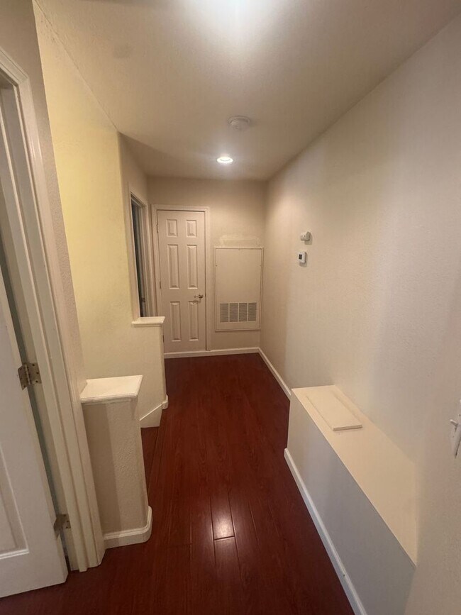 Building Photo - Davis - Centrally Located Home